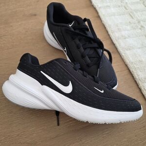 Nike Black and White Sneakers